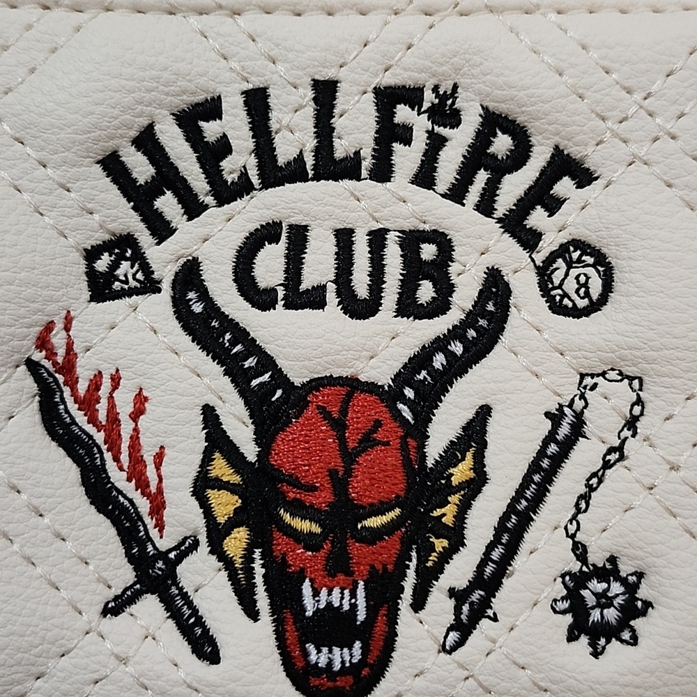 Stranger Things "Hellfire Club" Card Holder & Lanyard Set with Red Furry  Bag - Picture 5 of 16